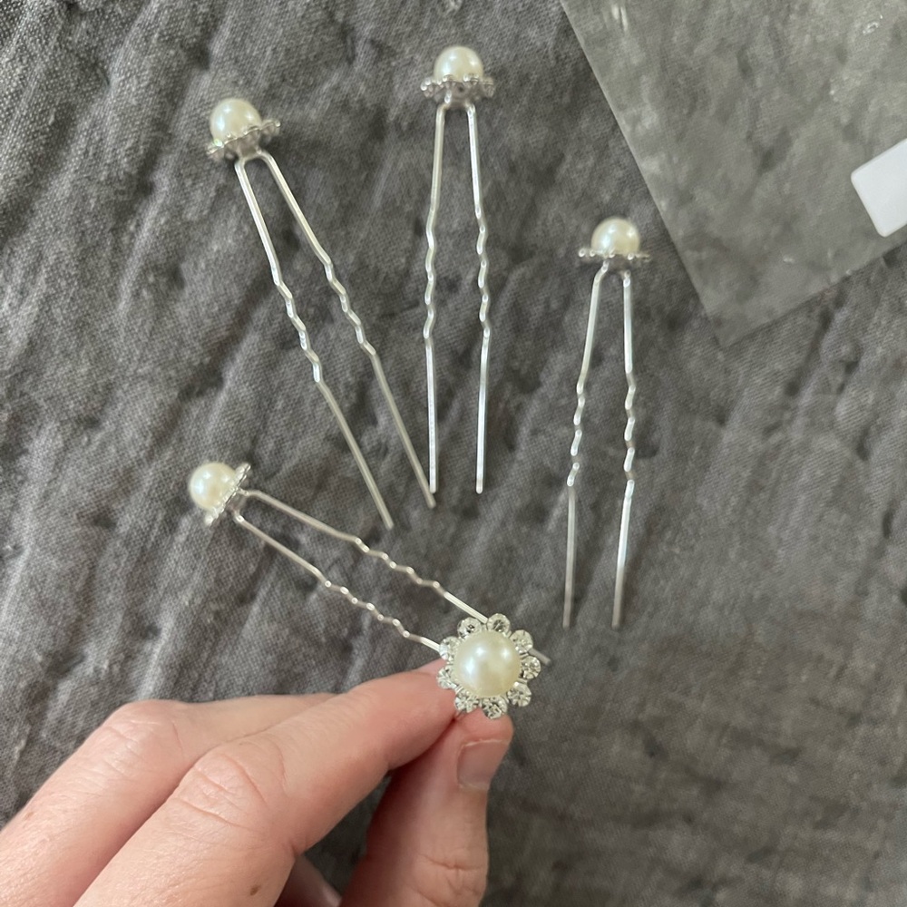 BNIB Pearl & rhinestone silver tone hair pins set of 5 new in bag